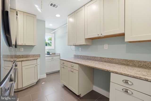 2808 JOHN MARSHALL DR, Arlington, VA 22207