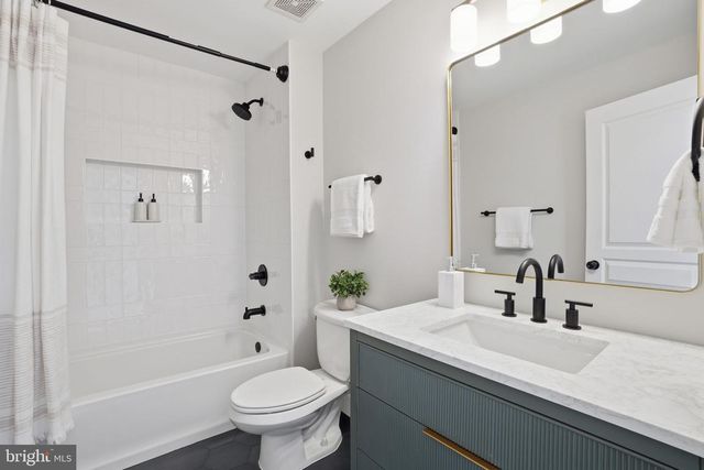 2808 JOHN MARSHALL DR, Arlington, VA 22207