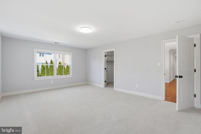 2808 JOHN MARSHALL DR, Arlington, VA 22207