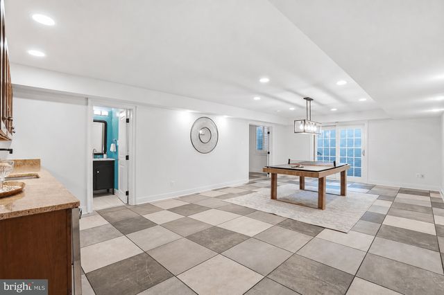 2808 JOHN MARSHALL DR, Arlington, VA 22207