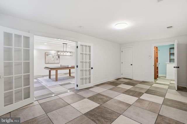 2808 JOHN MARSHALL DR, Arlington, VA 22207