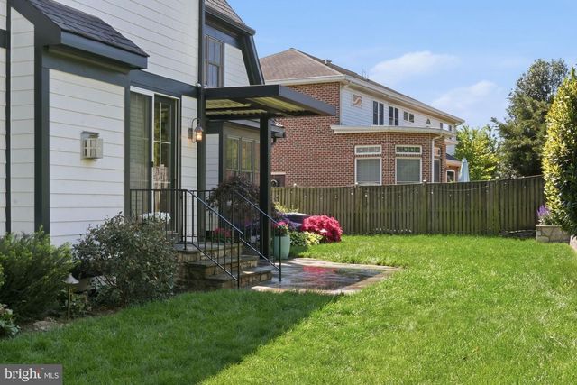 2808 JOHN MARSHALL DR, Arlington, VA 22207