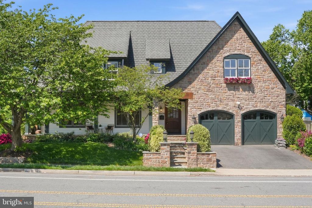2808 JOHN MARSHALL DR, Arlington, VA 22207