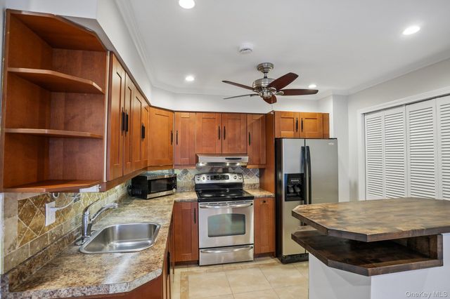 119 Sierra Vista Lane 119, Valley Cottage, NY 10989