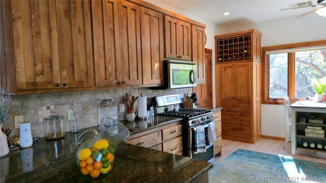 1807 Rose Lane, Eufaula, OK 74432