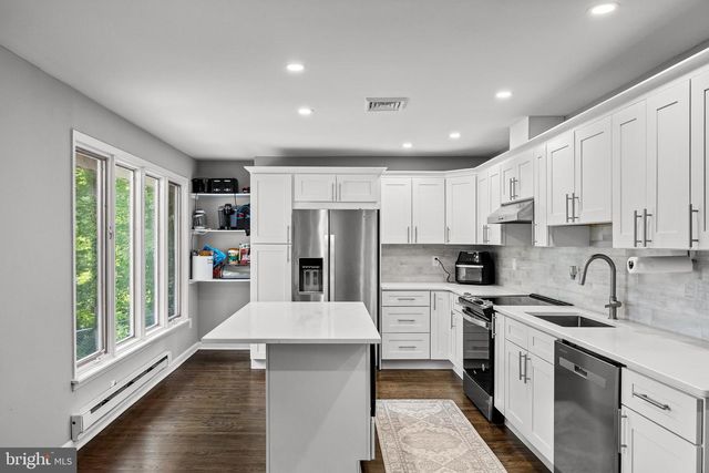 129 N MONROE AVE, Cherry Hill, NJ 08002