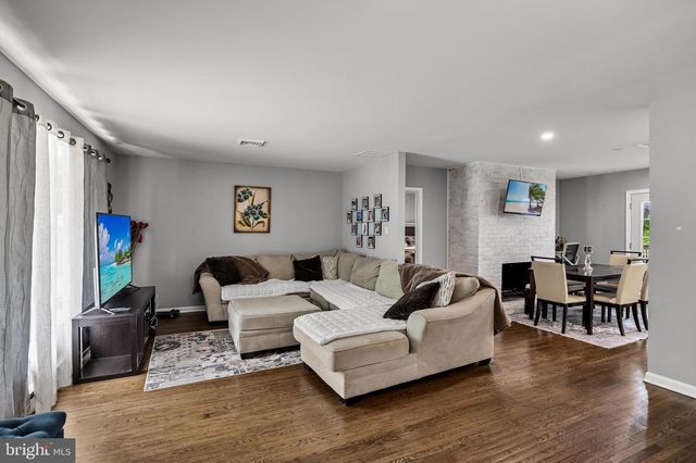 129 N MONROE AVE, Cherry Hill, NJ 08002