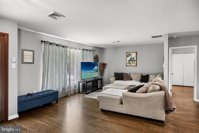 129 N MONROE AVE, Cherry Hill, NJ 08002
