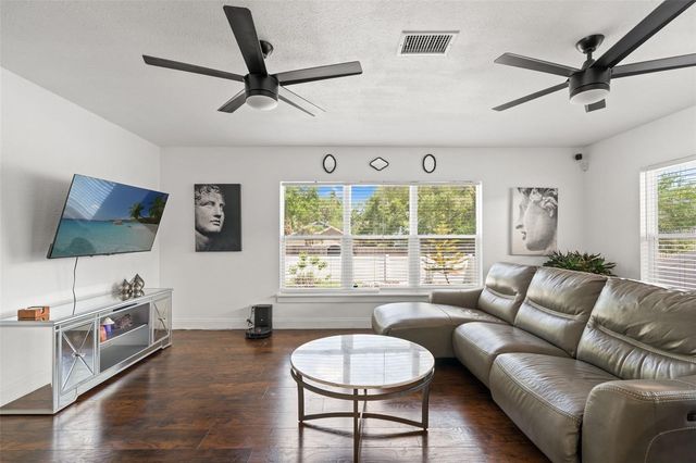 801 E HANLON STREET, Tampa, FL 33604