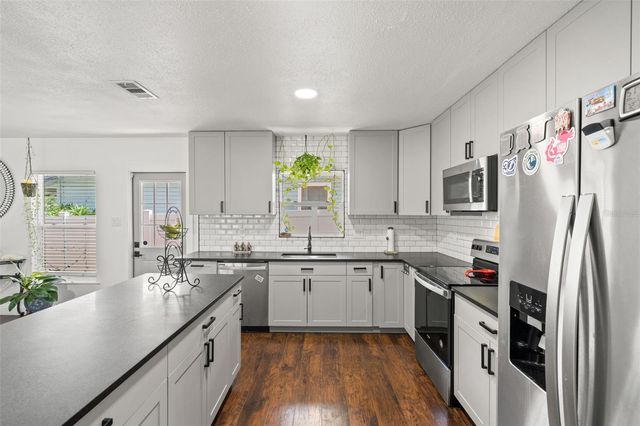 801 E HANLON STREET, Tampa, FL 33604