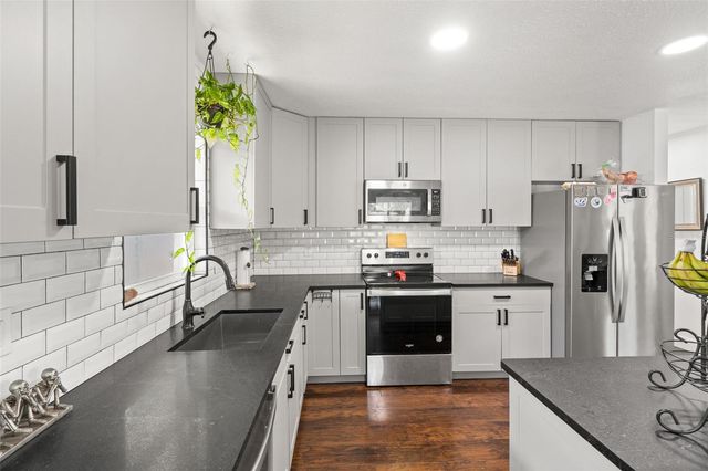 801 E HANLON STREET, Tampa, FL 33604