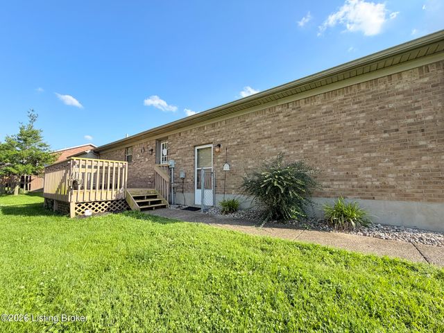 4613 Braves Ln, Louisville, KY 40272
