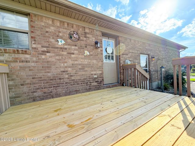 4613 Braves Ln, Louisville, KY 40272