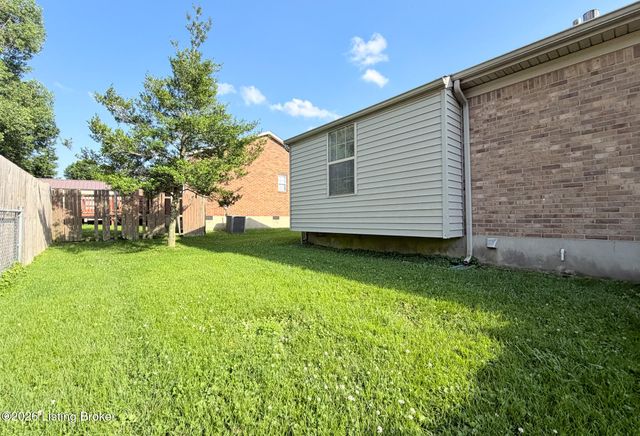 4613 Braves Ln, Louisville, KY 40272