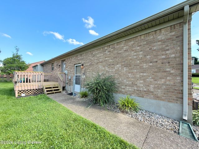 4613 Braves Ln, Louisville, KY 40272