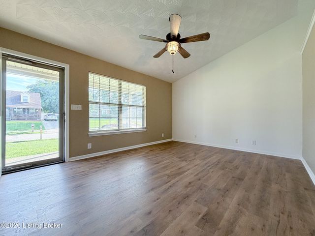4613 Braves Ln, Louisville, KY 40272