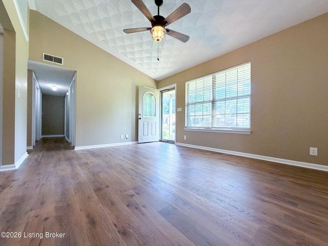 4613 Braves Ln, Louisville, KY 40272