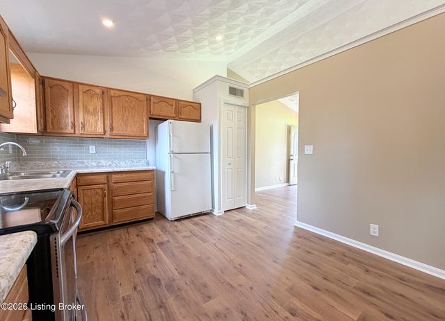 4613 Braves Ln, Louisville, KY 40272