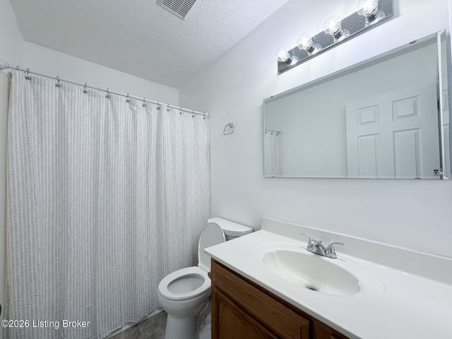4613 Braves Ln, Louisville, KY 40272