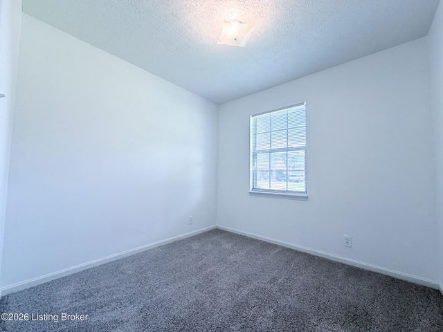 4613 Braves Ln, Louisville, KY 40272