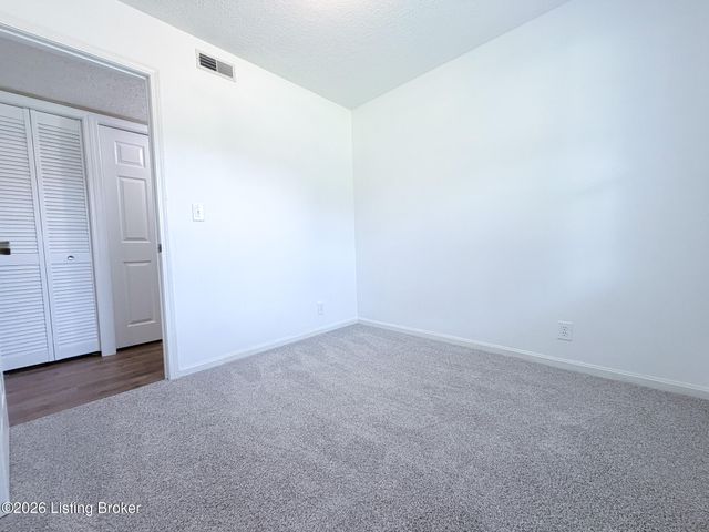 4613 Braves Ln, Louisville, KY 40272