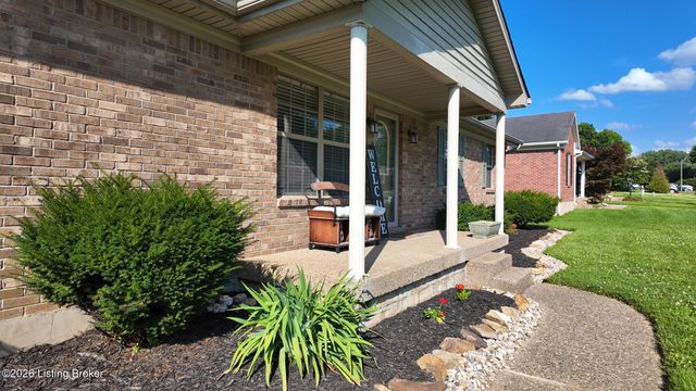 4613 Braves Ln, Louisville, KY 40272