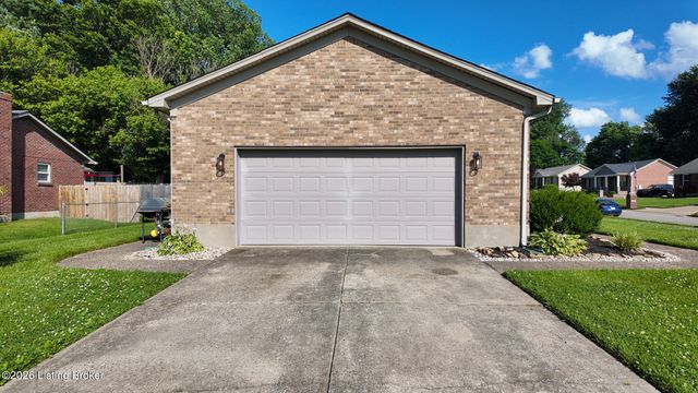 4613 Braves Ln, Louisville, KY 40272