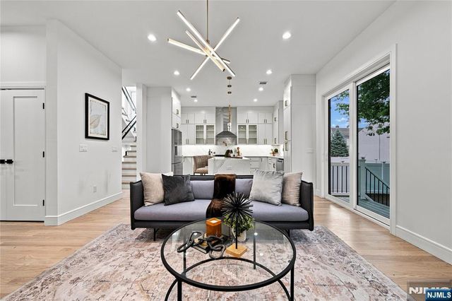 161 Palisade Avenue, Emerson, NJ 07630