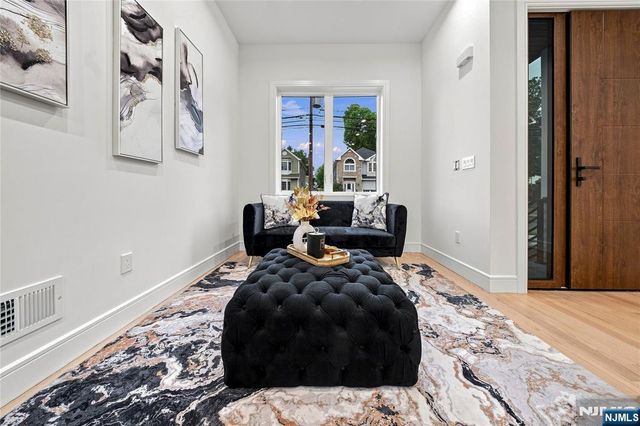 161 Palisade Avenue, Emerson, NJ 07630