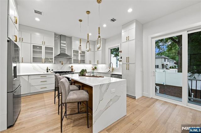 161 Palisade Avenue, Emerson, NJ 07630