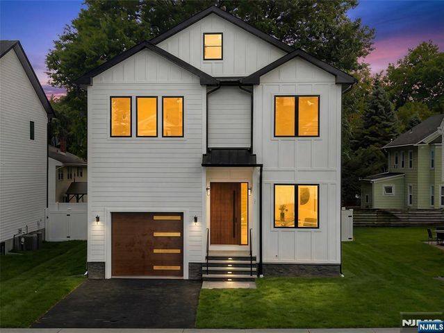 161 Palisade Avenue, Emerson, NJ 07630