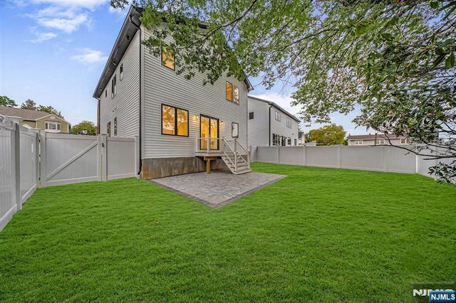 161 Palisade Avenue, Emerson, NJ 07630