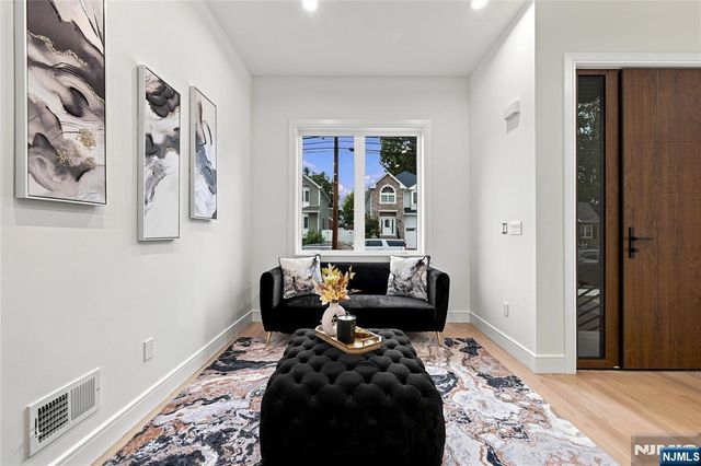 161 Palisade Avenue, Emerson, NJ 07630
