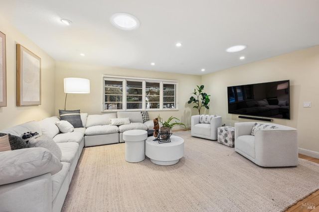 1222 Apple Tree Ct, Sonoma, CA 95476