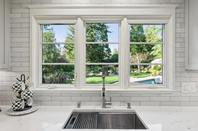 1222 Apple Tree Ct, Sonoma, CA 95476