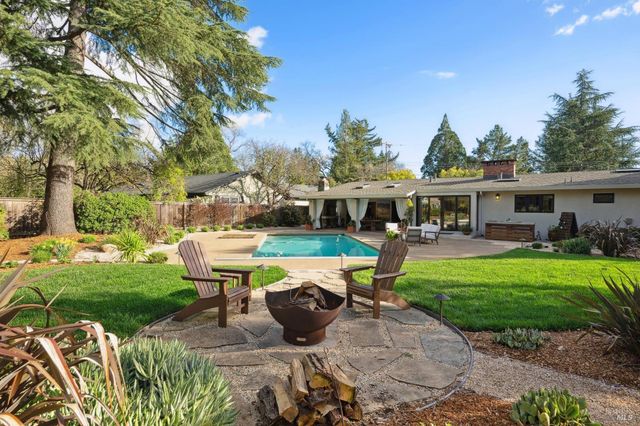 1222 Apple Tree Ct, Sonoma, CA 95476