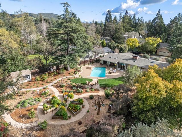 1222 Apple Tree Ct, Sonoma, CA 95476
