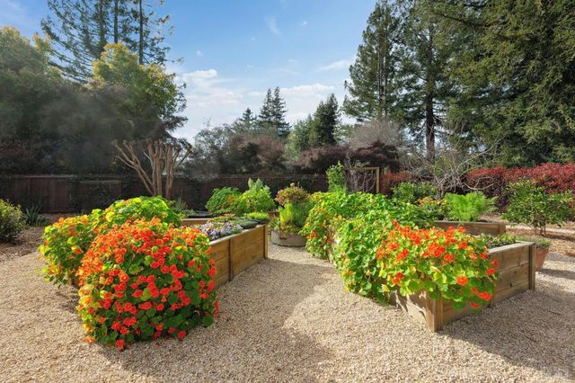 1222 Apple Tree Ct, Sonoma, CA 95476