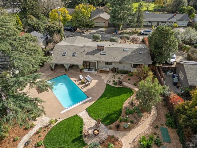 1222 Apple Tree Ct, Sonoma, CA 95476