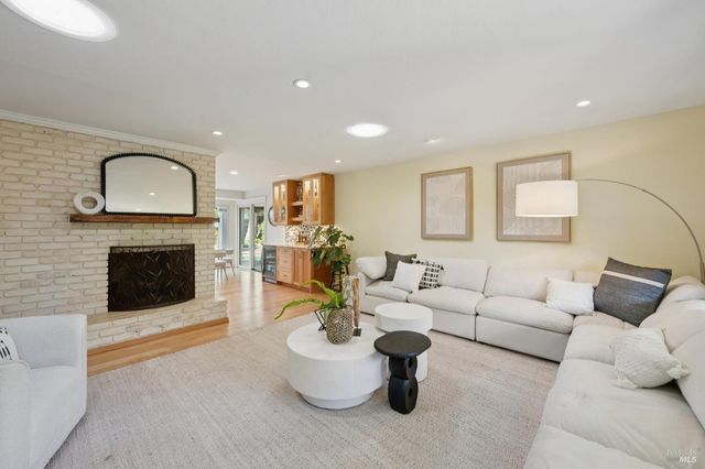 1222 Apple Tree Ct, Sonoma, CA 95476