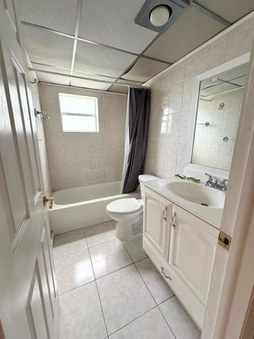 814 Burgundy Q, Delray Beach, FL 33484