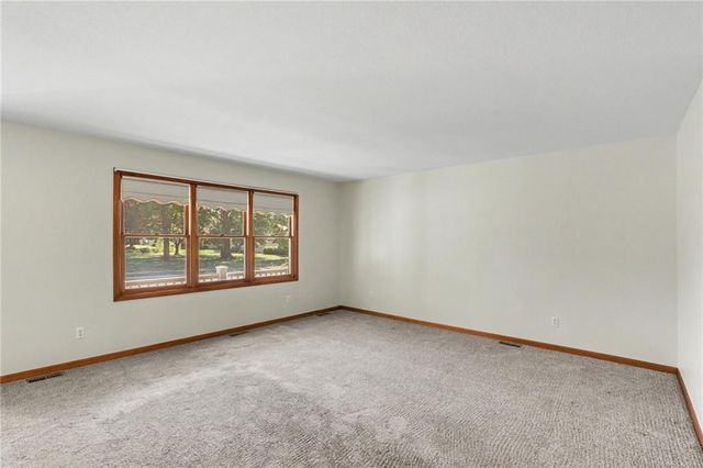 616 SW Hoke Lane, Lee's Summit, MO 64081