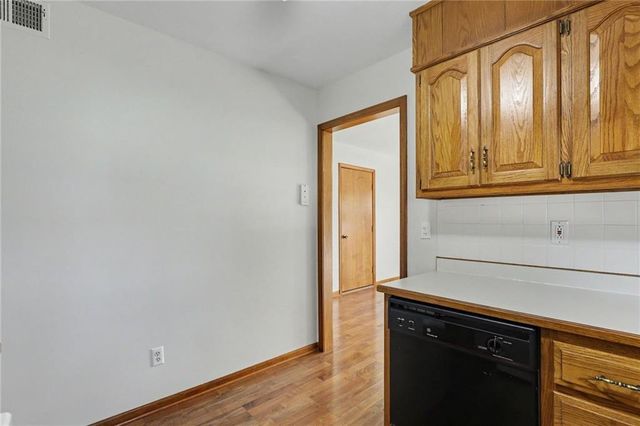 616 SW Hoke Lane, Lee's Summit, MO 64081