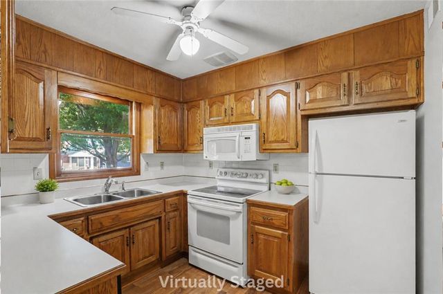 616 SW Hoke Lane, Lee's Summit, MO 64081