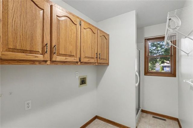 616 SW Hoke Lane, Lee's Summit, MO 64081