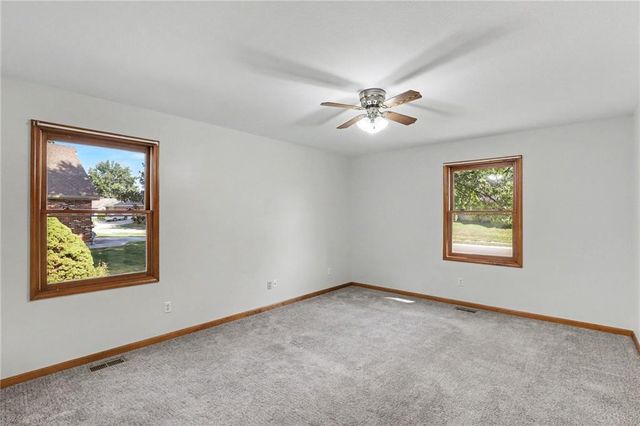616 SW Hoke Lane, Lee's Summit, MO 64081