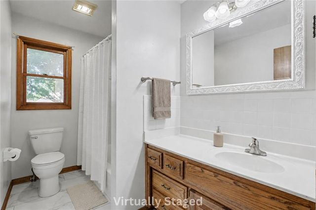 616 SW Hoke Lane, Lee's Summit, MO 64081