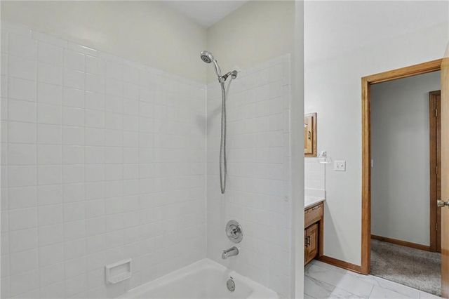 616 SW Hoke Lane, Lee's Summit, MO 64081