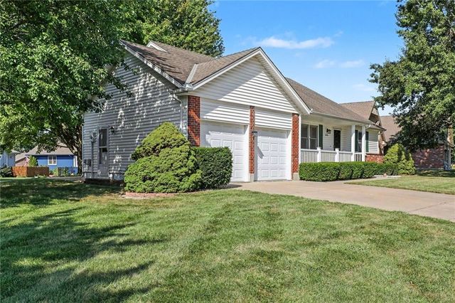 616 SW Hoke Lane, Lee's Summit, MO 64081