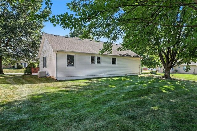 616 SW Hoke Lane, Lee's Summit, MO 64081